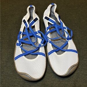 J-41 Barefoot Design Water Shoes Slip-On Mesh Sandals